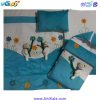 تصویر سرویس خواب نوزادی 4 تکه مخمل طرح دار و برجسته طرح خرسی وگل رنگ آبی